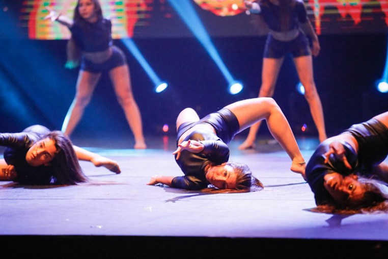 Tribe Dance Hold Your Dream 